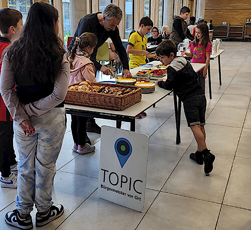 Veranstaltungsreihe TOPIC – Erster Bürgermeister zu Besuch beim Schulfrühstück an der Grundschule am Gernerplatz